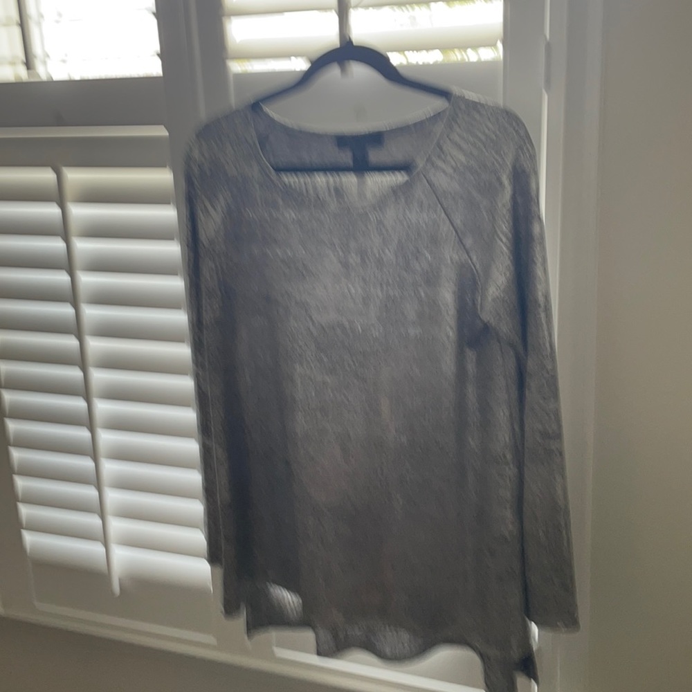 Gorgeous metallic Karen Kane top!